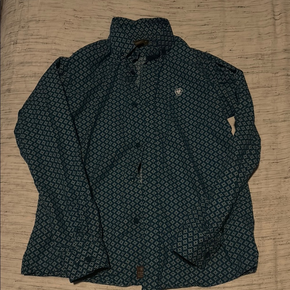 Boys Ariat Blue Lightweight button up with Geometric Pattern size large